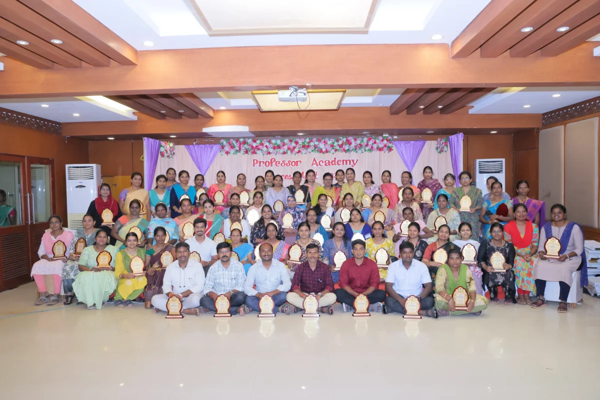trb success meet english group photo